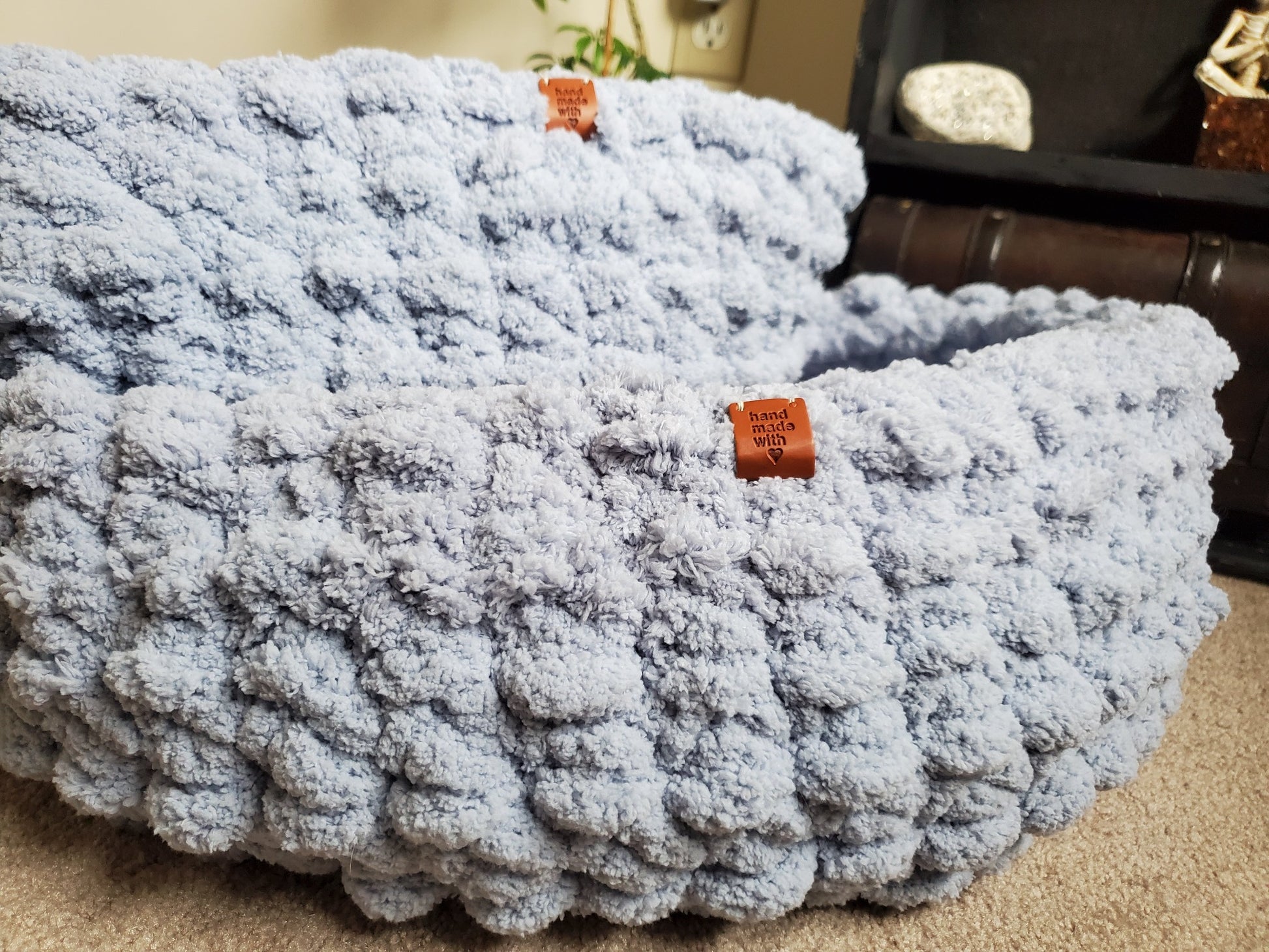 Chenille wool cat bed