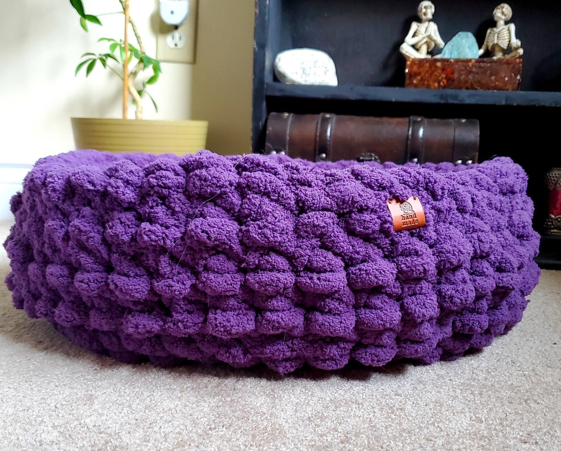 Chenille wool cat bed